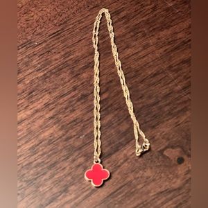 Red Clover Gold Tone 2 Sided Twist Chain Necklace 18"​